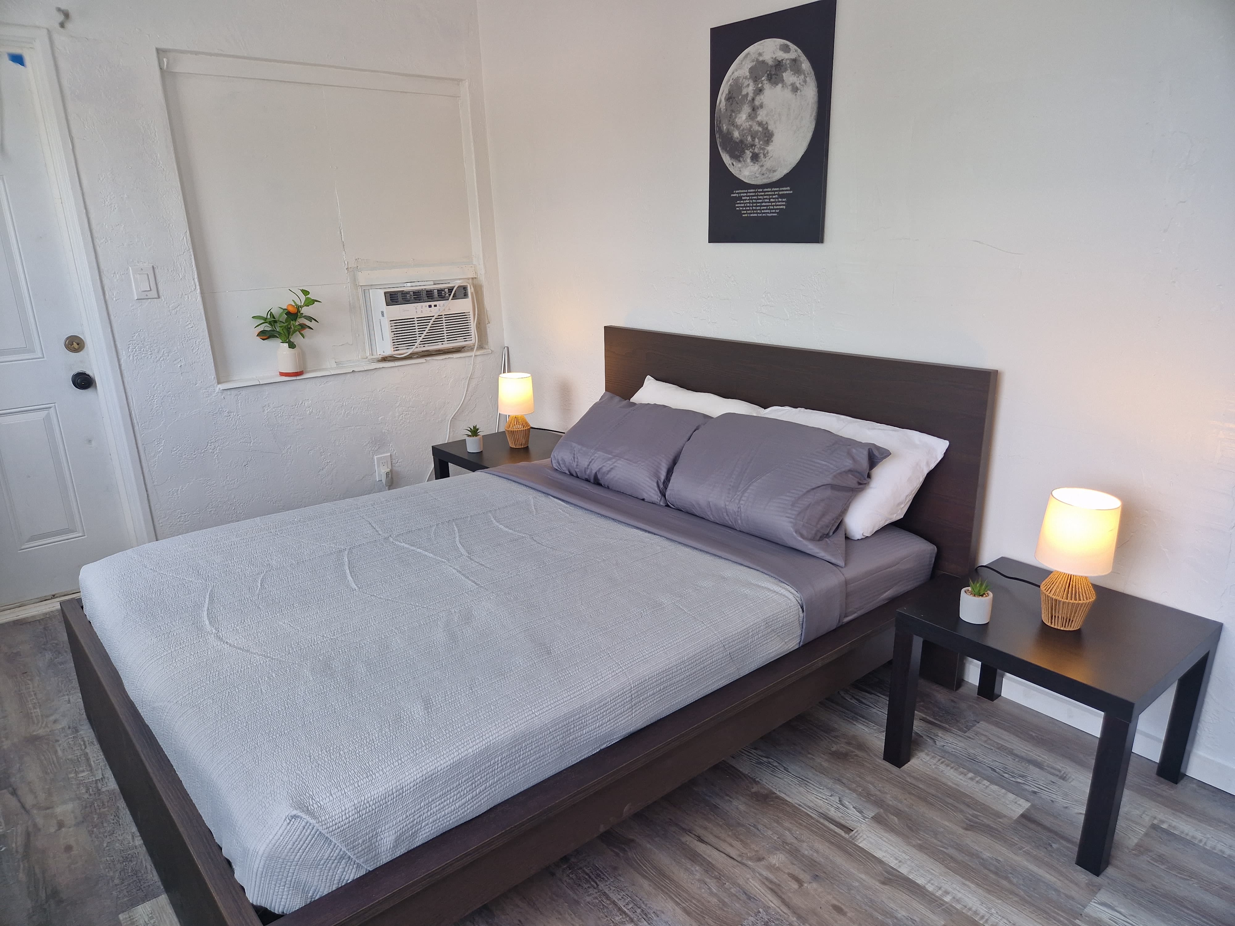 One-bedroom apartment bedroom