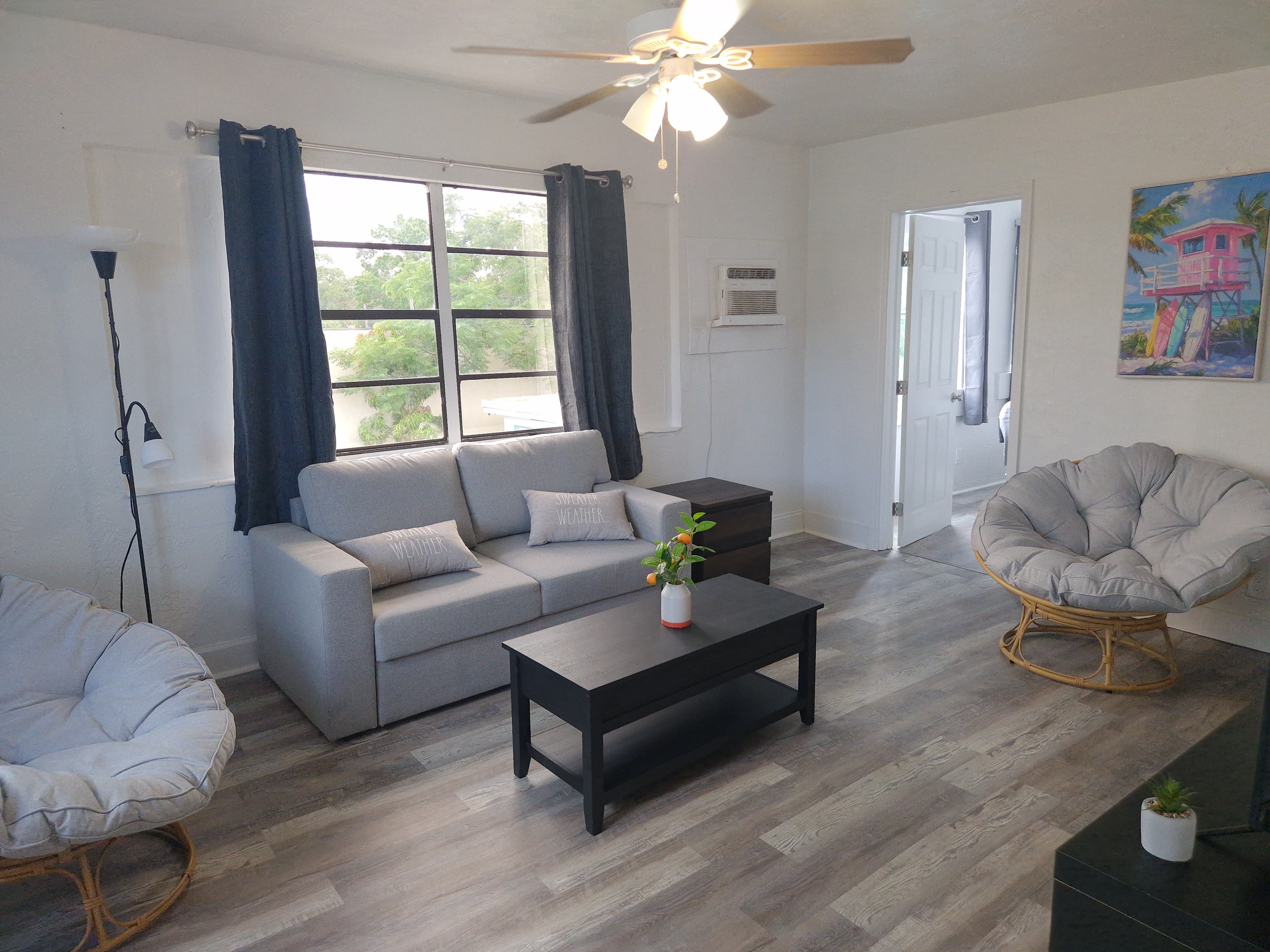 One-bedroom apartment living area